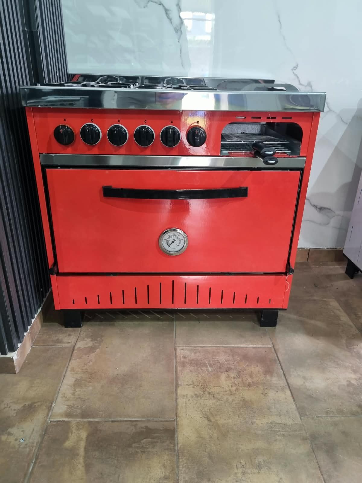 roja1 Cocina Múltiple Eco Roja 4 Hornallas con Plancha y Carlitera - Imagen 1